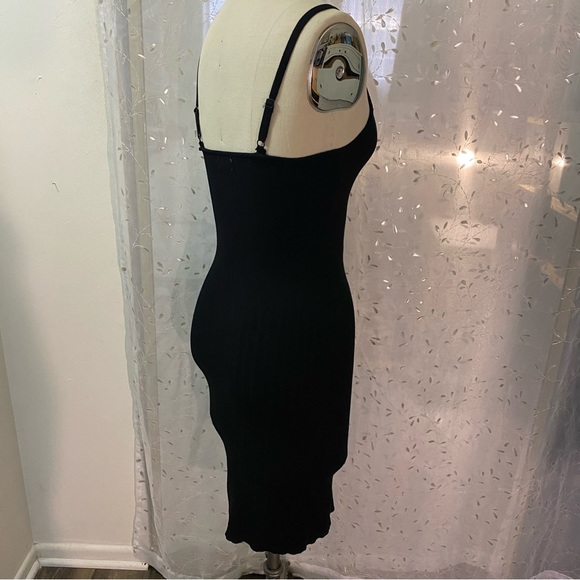 Black Fitted dress - Picture 2 of 4